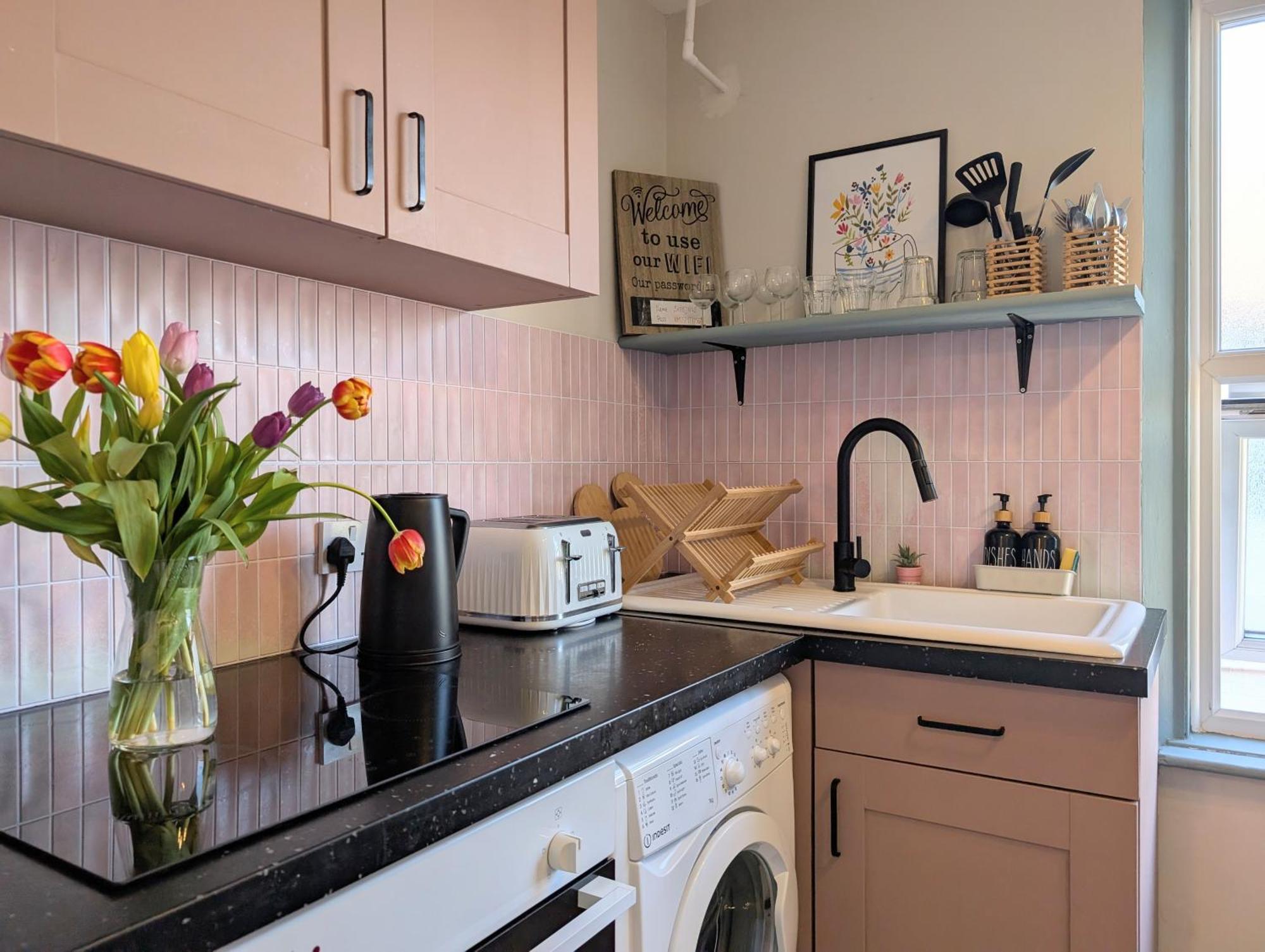 Peacehaven Retreat - 4 Minutes From The Beach! Pet Friendly! Веймут Екстер'єр фото